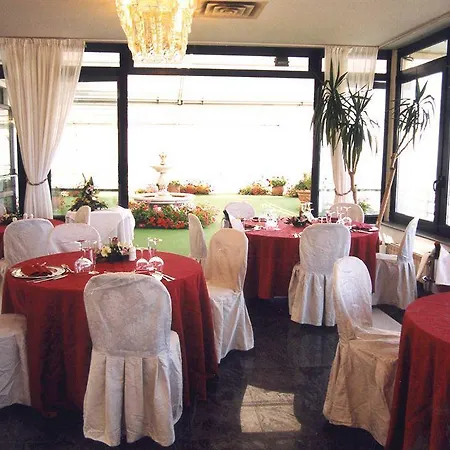 فندق Esplanade 4*