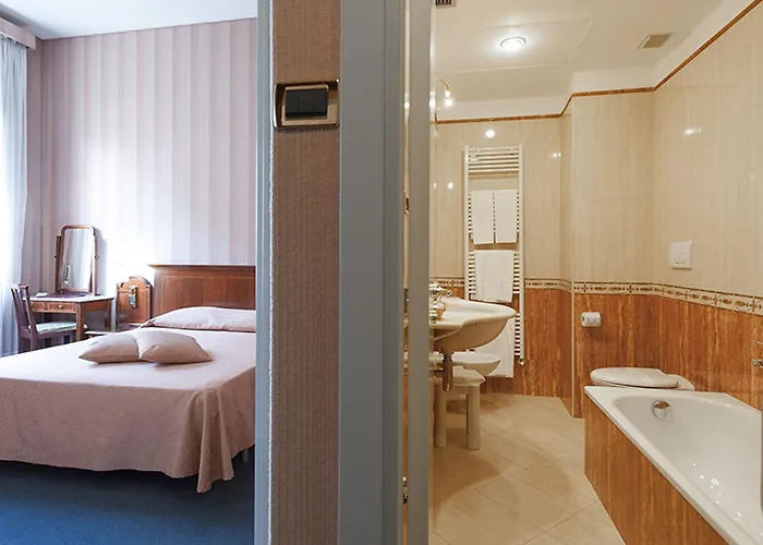 Отель Esplanade 4*