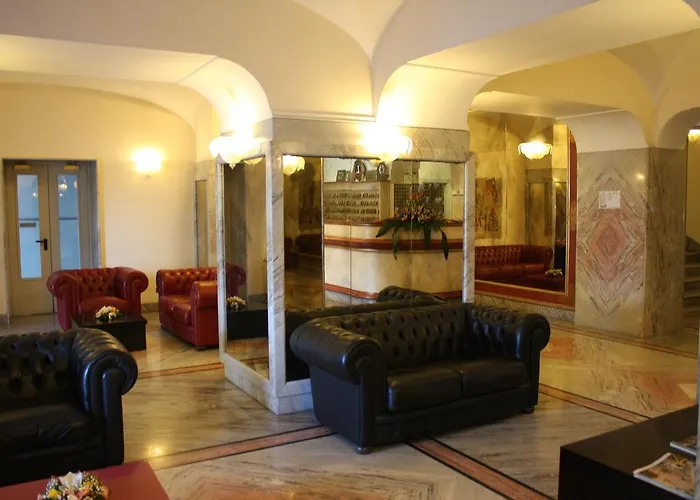 Отель Esplanade 4*