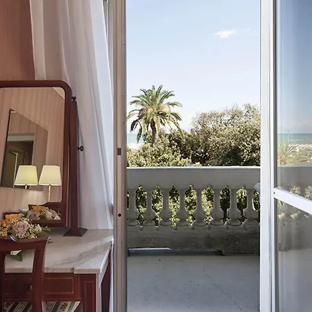 Esplanade Hotel 4*