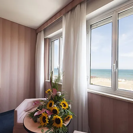 Esplanade 4*