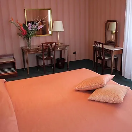 Esplanade 4*
