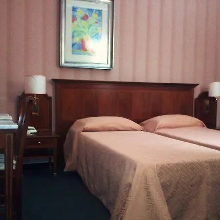מלון Esplanade 4*