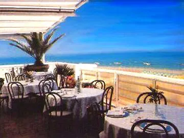 מלון Esplanade פסקרה