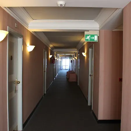Esplanade מלון 4*